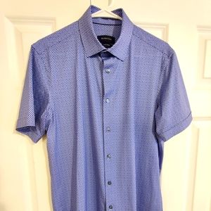 Men's Bugatchi 4 way stretch light blue short sleeve shirt, size medium. NWOT
